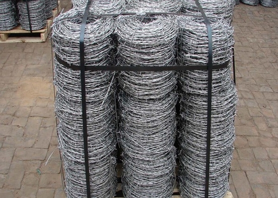 Electro Galvanized Barbed Fencing Wire Pallet Packing Untuk Proyek Perlindungan Keselamatan